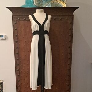 Nwot V9 Jonathan Martin Black and Ivory Maxi Dress. Drapey Polyester. Sz 10